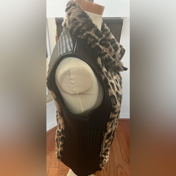 Women’s faux leather and fur vest - Picture 4 of 8